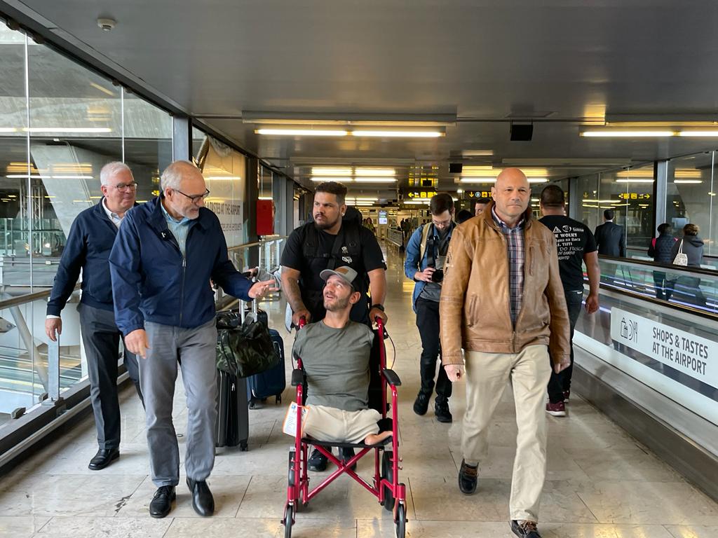 力克．胡哲與訪歐同工抵達西班牙。（圖／翻攝自Actualidad Evangélica）